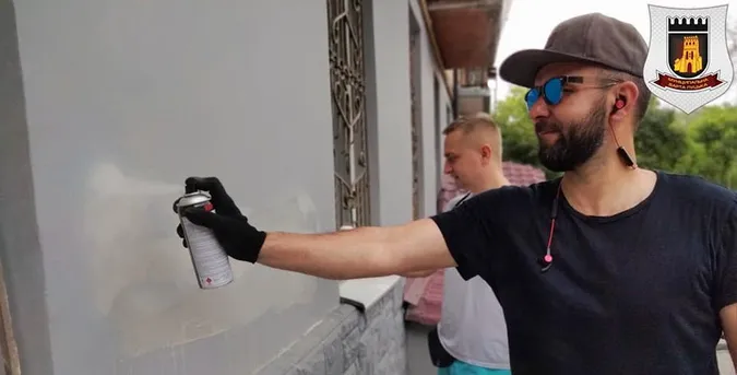 У Луцьку зафарбували інтернет-адреси, за якими продають наркотики (фото)