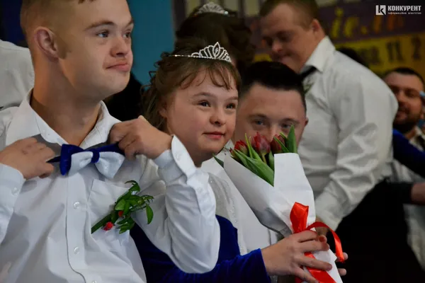 У Луцьку відбувся бал для дітей та молоді з інвалідністю (фото)