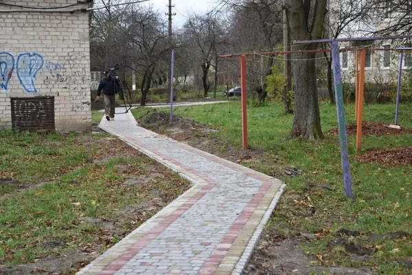 У Луцьку продовжують ремонтували вулиці та двори (фото)