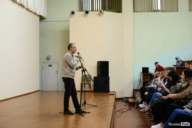 «Помилитися не можна», – шоумен і журналіст Дмитро Чекалкін розповів у Луцьку про вибори