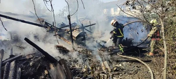 Всередині був газовий балон: у Камені-Каширському загорівся дерев'яний сарай (фото)