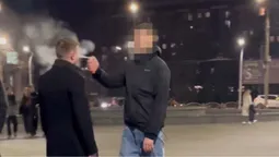 У Луцьку молодики запирскали обличчя чоловіка балончиком (відео)