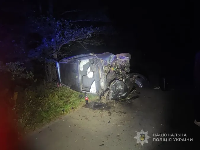 На Ковельщині п'яний водій влупився в дерево – травмувалася 16-річна дівчина
