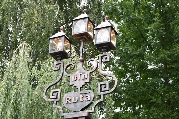 У Луцьку з'явилась унікальна алея ліхтарів (фото)