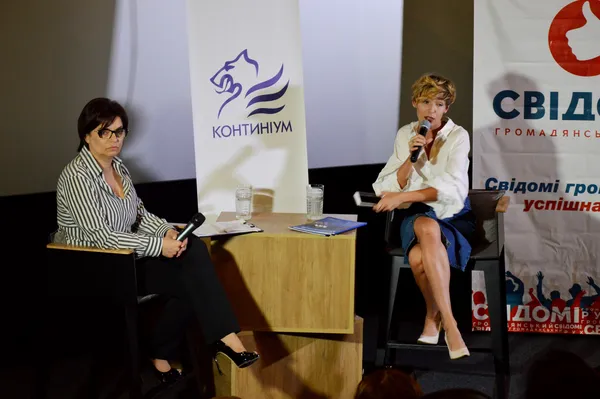 Олена Палагута розповіла про успіх «Континіуму» свідомим лучанам (фото)