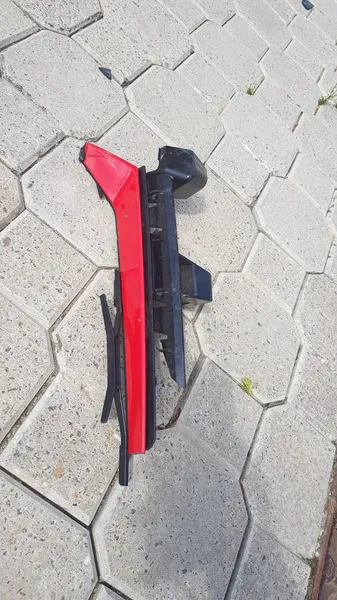 У Луцьку біля філологічного факультету СНУ авто виламало ворота (фотофакт)