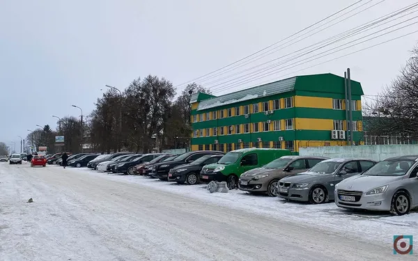 Господарі луцького авторинку. Хто збирає «вершки» і що йде у бюджет