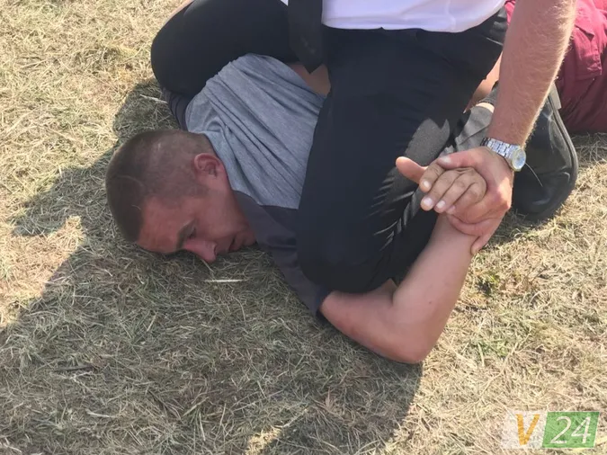 «Заривався» до охорони: на «Бандерштаті» зв'язали п'яного дебошира (фото)