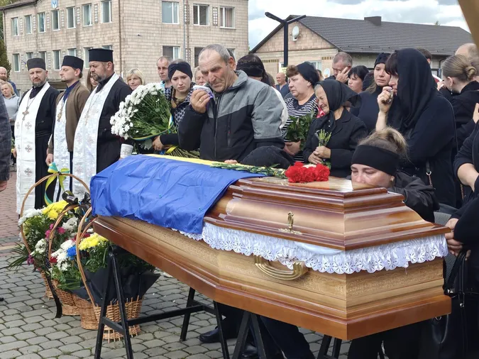 Був надзвичайно доброю людиною: на Волині попрощалися із воїном Віталієм Козлом (фото)