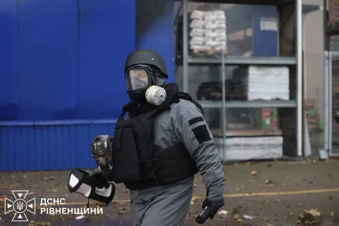 Масштабна пожежа та четверо постраждалих: наслідки атаки на «Епіцентр» на Рівненщині (фото)