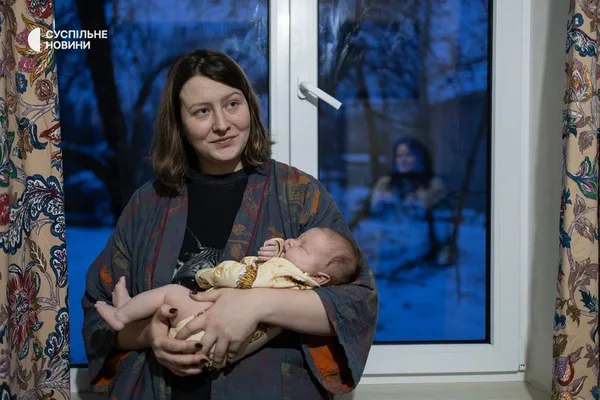 Народжувати в Україні: яке воно – материнство без світла та тепла під час війни (фото)