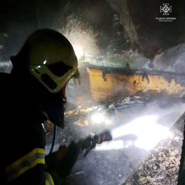 У луцькій 5-поверхівці горів балкон – вогонь перекинувся до сусідів (фото, відео)