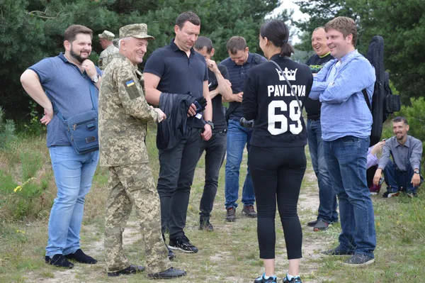 Як губернатор Волині «відстрілявся» перед журналістами з «калаша» (фото, відео)