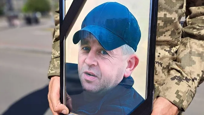 На похорон приїхав «англійський брат»: у Ковелі попрощалися з воїном Володимиром Карпуком (фото)