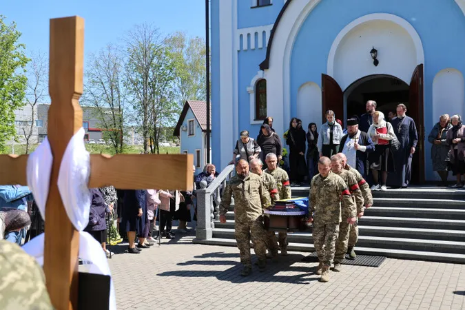 Загинув на Великдень: у Луцьку попрощались з Героєм Олександром Кущем