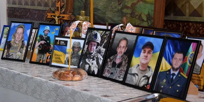 У Луцьку ордени загиблих прикордонників передали їхнім рідним (фото)