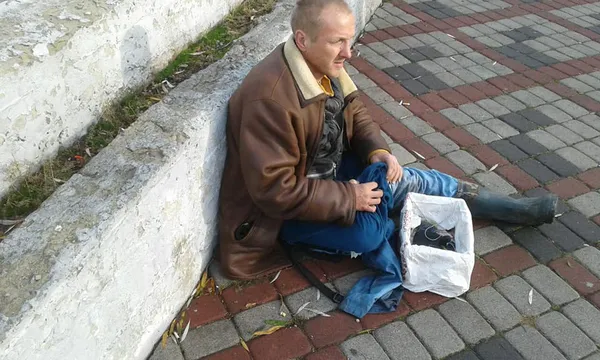 У Луцьку чоловік прикидався безногим та просив милостиню (фото)