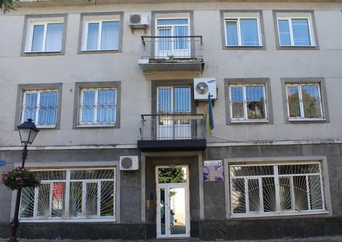 У Луцьку загорілося приміщення міськрайонного суду