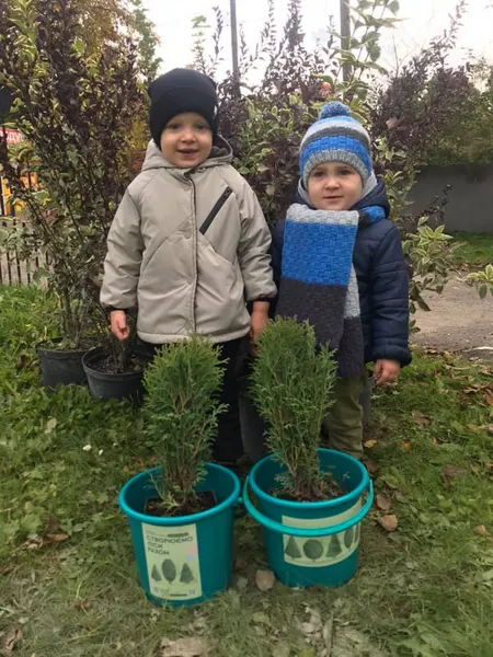 Маленькі волиняни озеленювали територію дитячого садочка (фото)