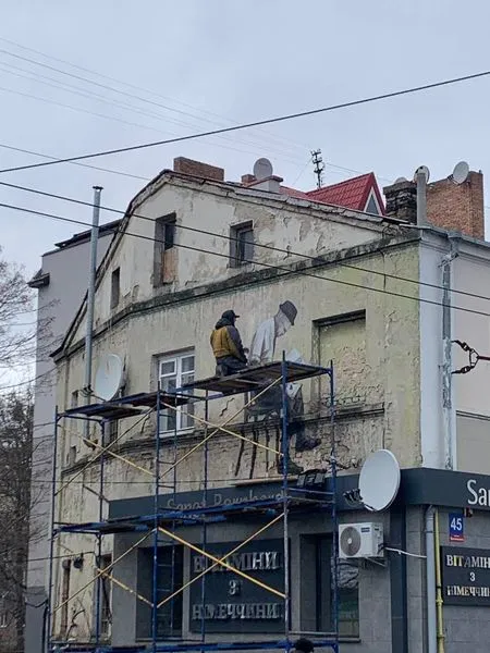Стало відомо, хто створив мурал на Винниченка в Луцьку (фото)