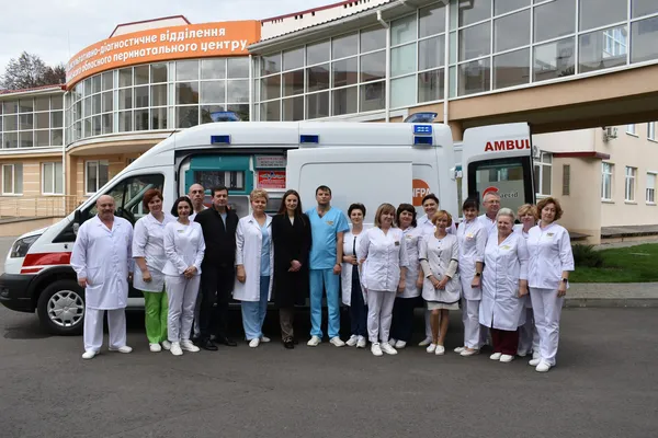 Волинському центру материнства і дитинства передали спецавтомобіль (фото)
