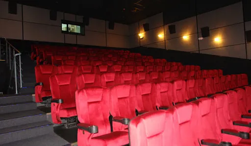 MULTIPLEX покаже 12 визначних українських фільмів за символічною ціною