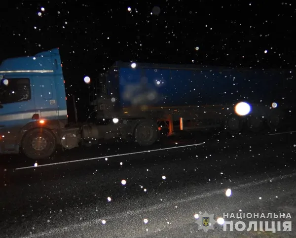 Постраждалі – у важкому стані: на Волині зіткнулися Mazda і вантажівка DAF (фото, оновлено)