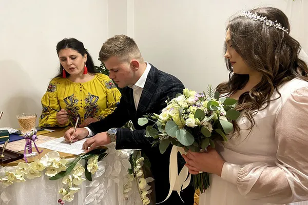 Познайомились на службі: у Луцьку одружилась пара нацгвардійців (фото)