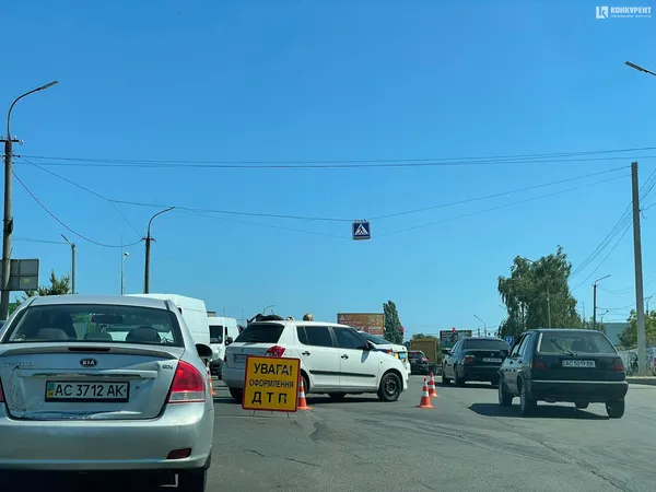 У Луцьку не розминулися мотоцикл і «шкода» – постраждав водій двоколісного (фото)