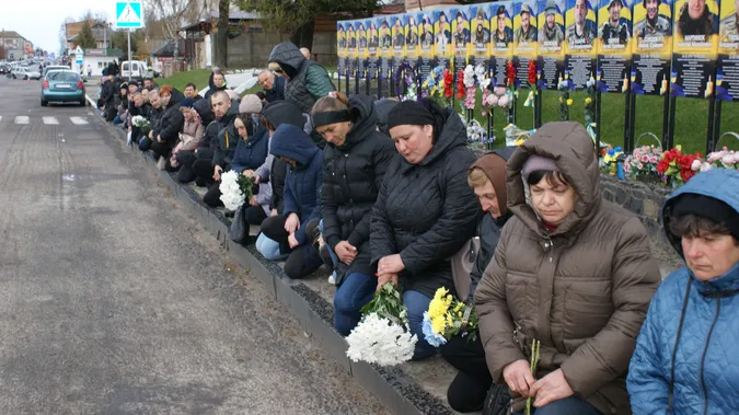 До останнього подиху – за Україну: Рожищенська громада попрощалася з Героєм Сергієм Мандзюком (фото)