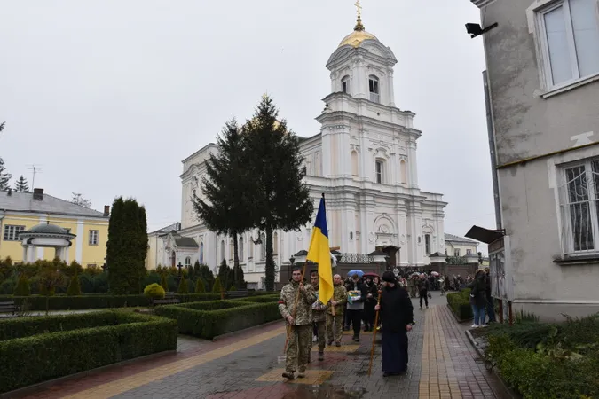 У Луцьку попрощалися із загиблим на війні десантником Артемом Баглайчуком (фото, відео)