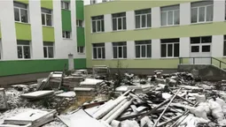 Екологи змусили забрати будівельне сміття біля школи в Луцьку (фотофакт)