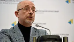 Російські війська оточують Україну, – Міністр оборони Резніков (відео)