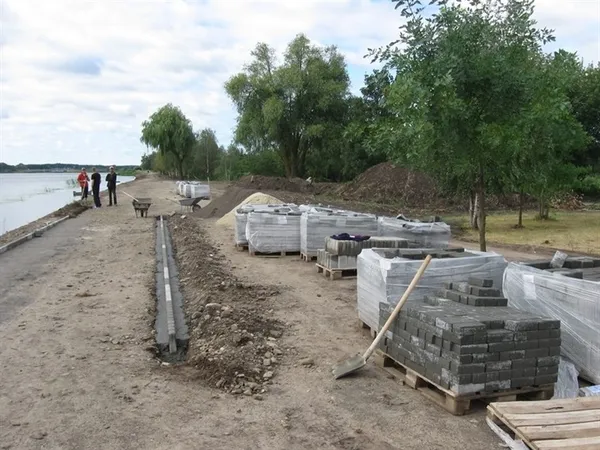 На Волині викладають доріжку неякісною бруківкою за 2 мільйони