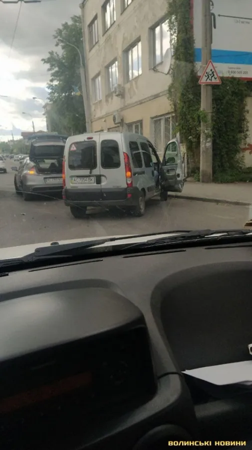 У Луцьку – аварія: зіткнулися Renault та Honda (фото)