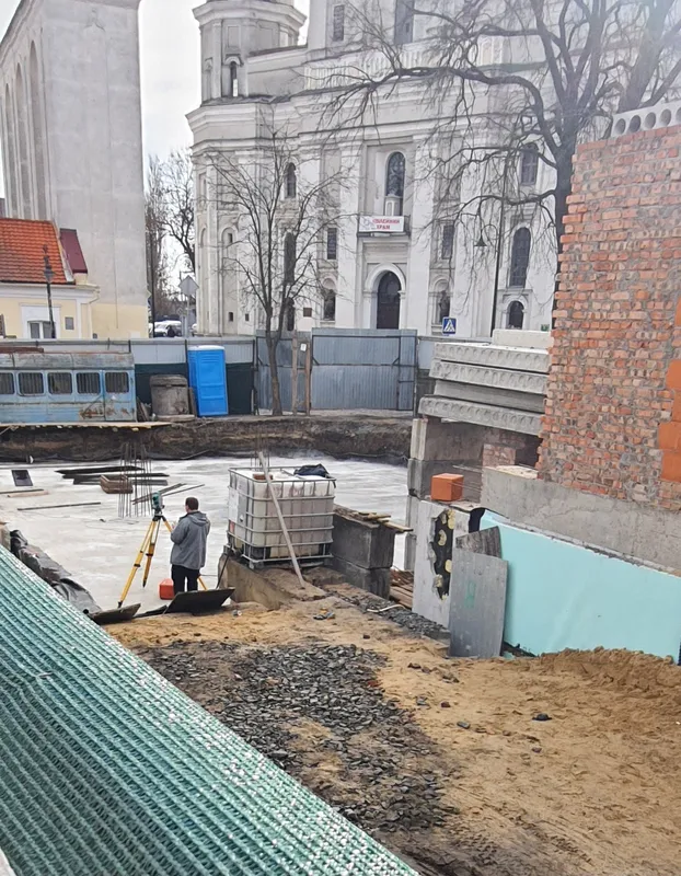Новий котлован, який вирили, ймовірно, вночі