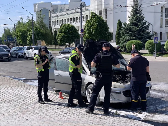 У Луцьку на Київському майдані горіло авто (фото)