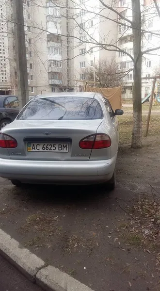 Авто купили, а паркуватись не навчились: у Луцьку ловили порушників (фото)
