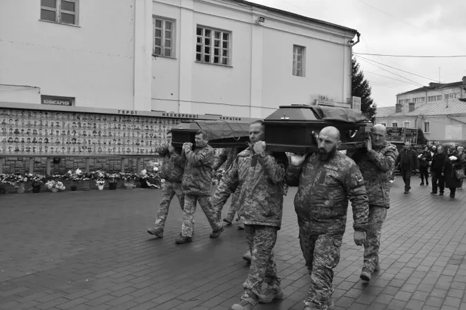 Небо плакало: у Луцьку попрощалися з двома Героями – Вадимом Басарабом та Сергієм Вікторським