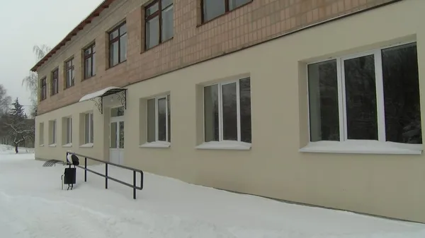 У Рожищі люди ходять в напівзруйновану амбулаторію, бо нову не можуть здати в експлуатацію