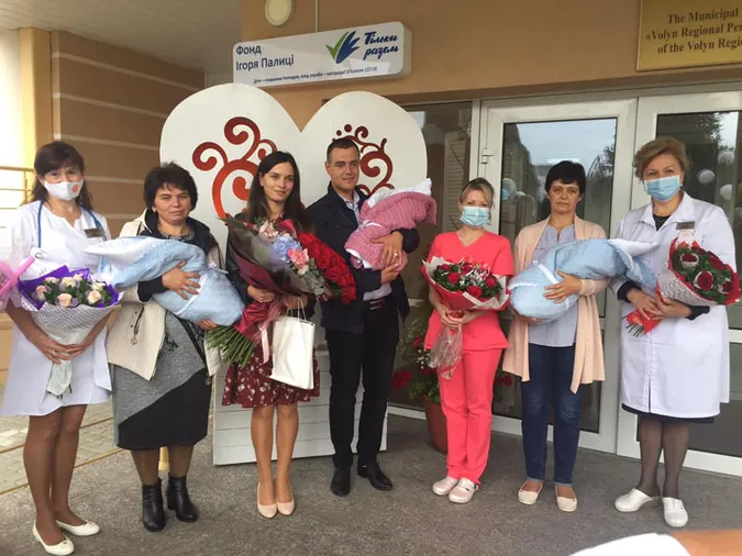 Виходжували три місяці: у Луцьку з перинатального центру виписали трійню (фото)
