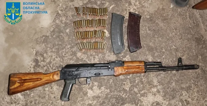 У Луцькому районі в 40-річного чоловіка забрали «калаш» і набої