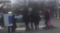 Чіплявся до офіціанток: у Луцьку скрутили п'яного казанову (відео)