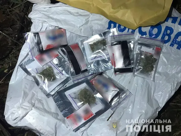 Мав 9 згортків: у Луцьку затримали «закладника» (фото)
