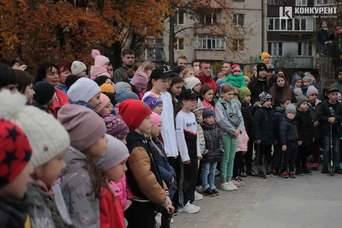 Показові виступи та сотні дітей: як у Луцьку відкривали урбан-парк (фото)