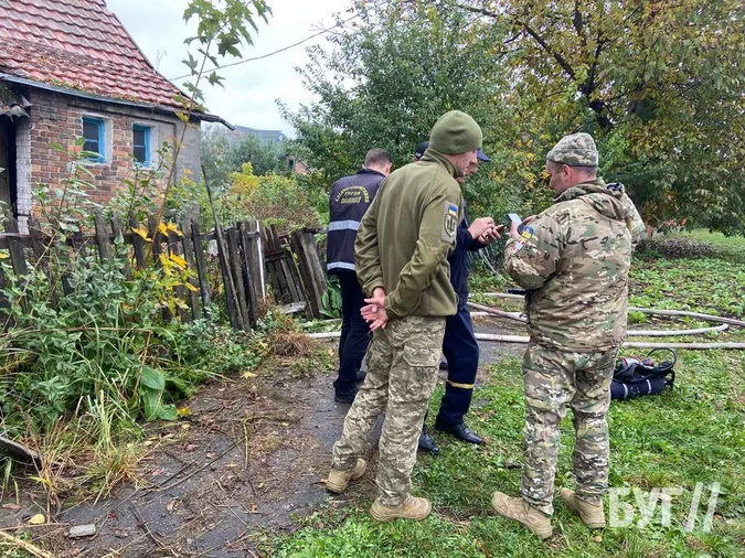 На Волині військові та рятувальники витягнули з пожежі трьох людей (фото, відео)