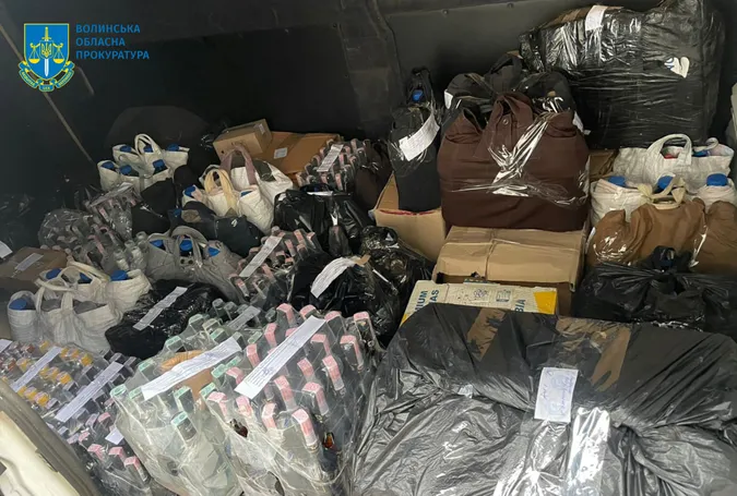 Наторгував на 400 тисяч: волинянин піде під суд за нелегальний алкоголь і цигарки (фото)