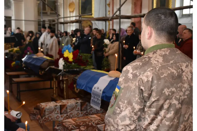 Страшний день: Луцьк прощається з трьома Героями (відео)