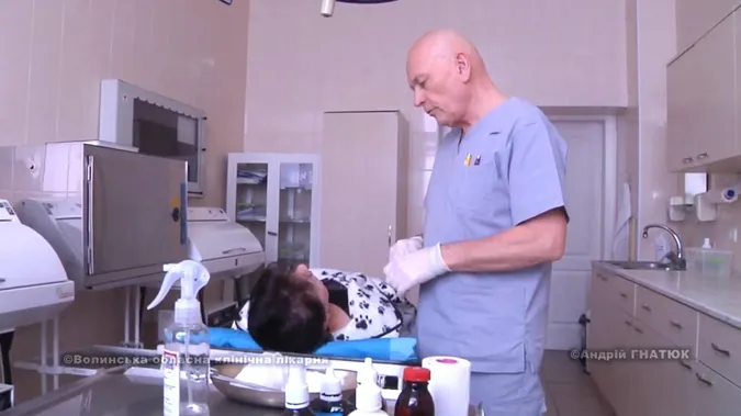 Волинський хірург впроваджує унікальні методики та повертає обличчя пацієнтам (відео)