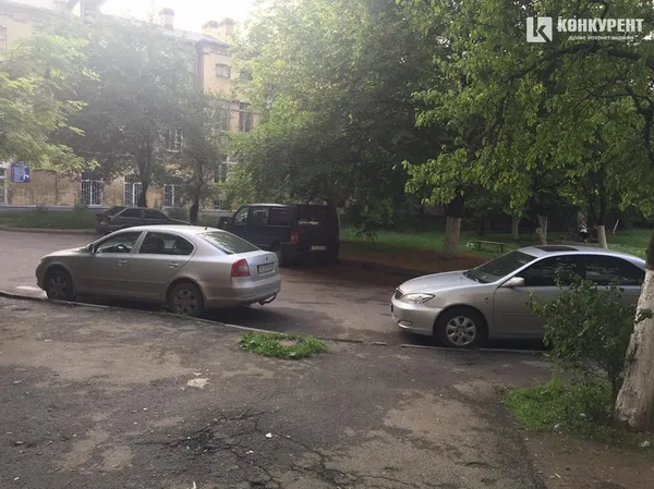 Якою буде парковка біля басейну